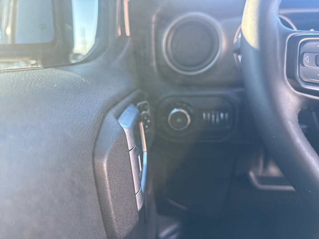 Thumbnail: 2018 Jeep Wrangler - 23