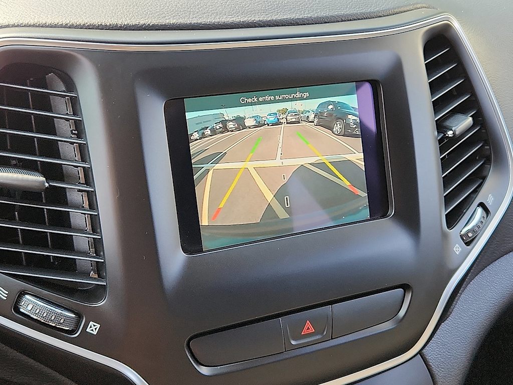 Thumbnail: 2020 Jeep Cherokee - 22