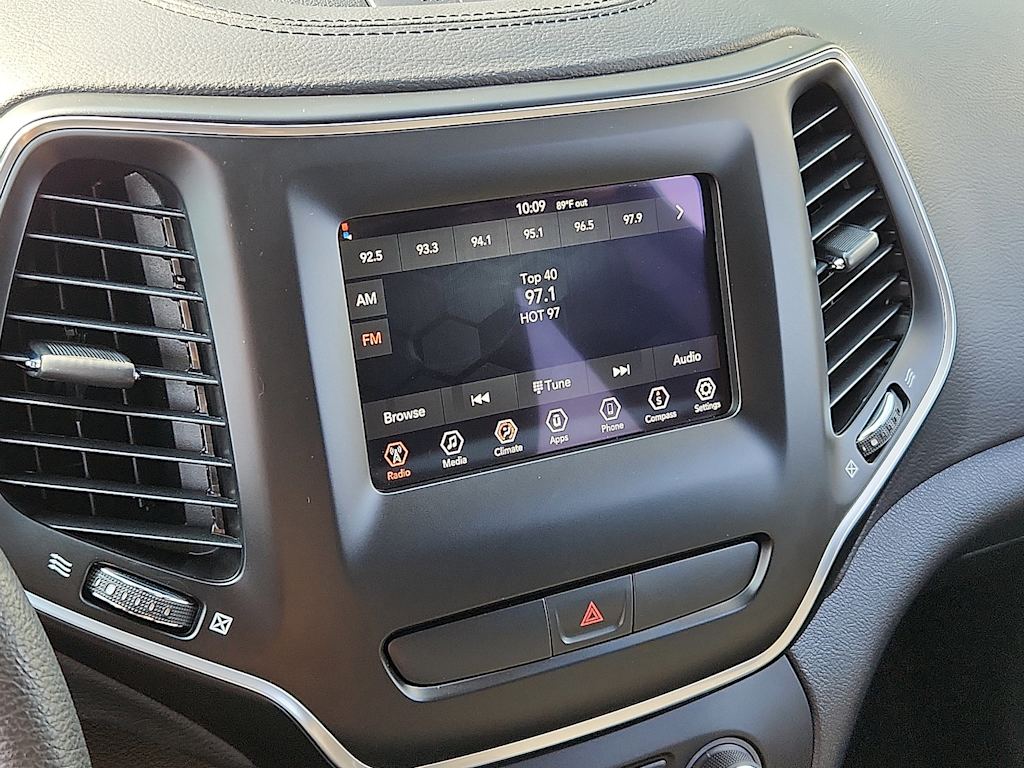 Thumbnail: 2020 Jeep Cherokee - 12