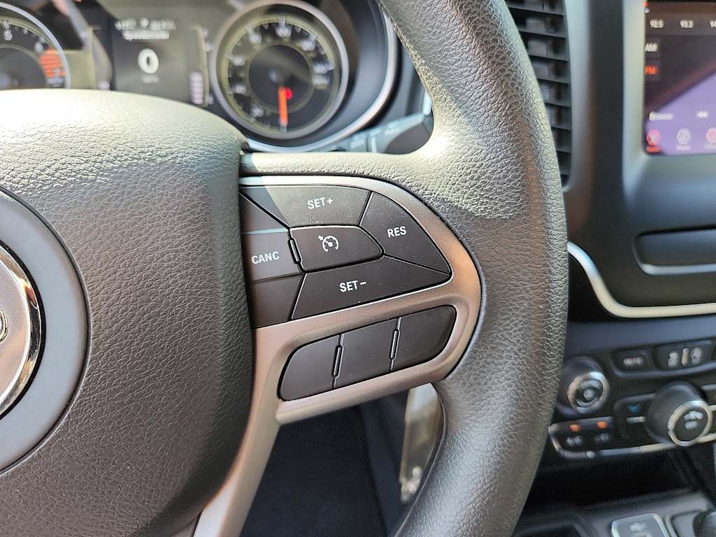 Thumbnail: 2020 Jeep Cherokee - 24