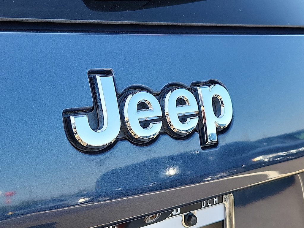 Thumbnail: 2020 Jeep Cherokee - 7