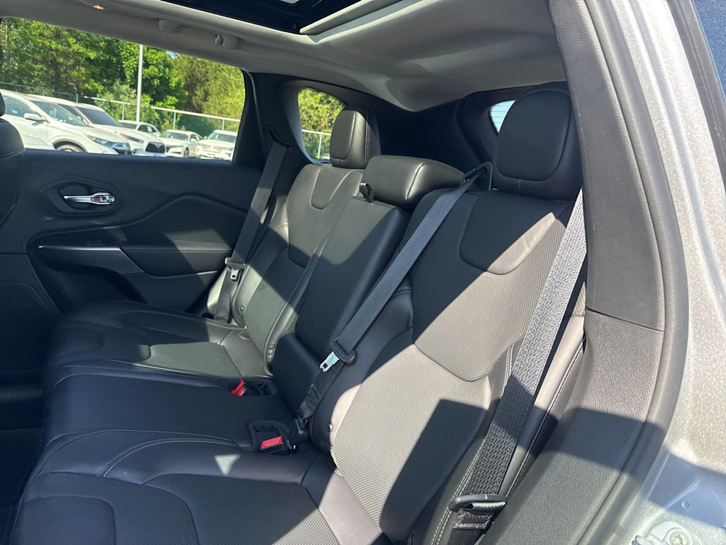 Thumbnail: 2019 Jeep Cherokee - 11