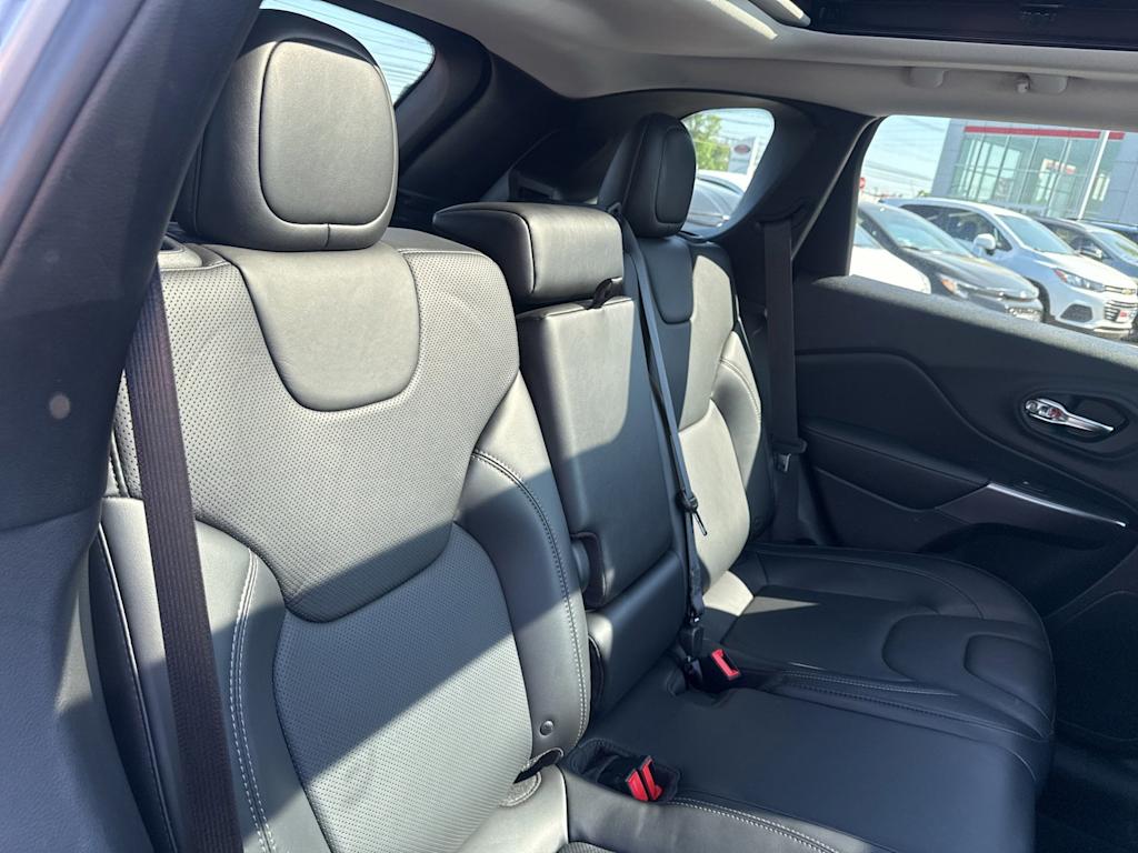 Thumbnail: 2019 Jeep Cherokee - 23