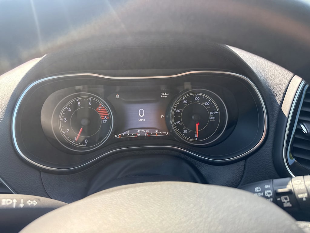 Thumbnail: 2019 Jeep Cherokee - 16