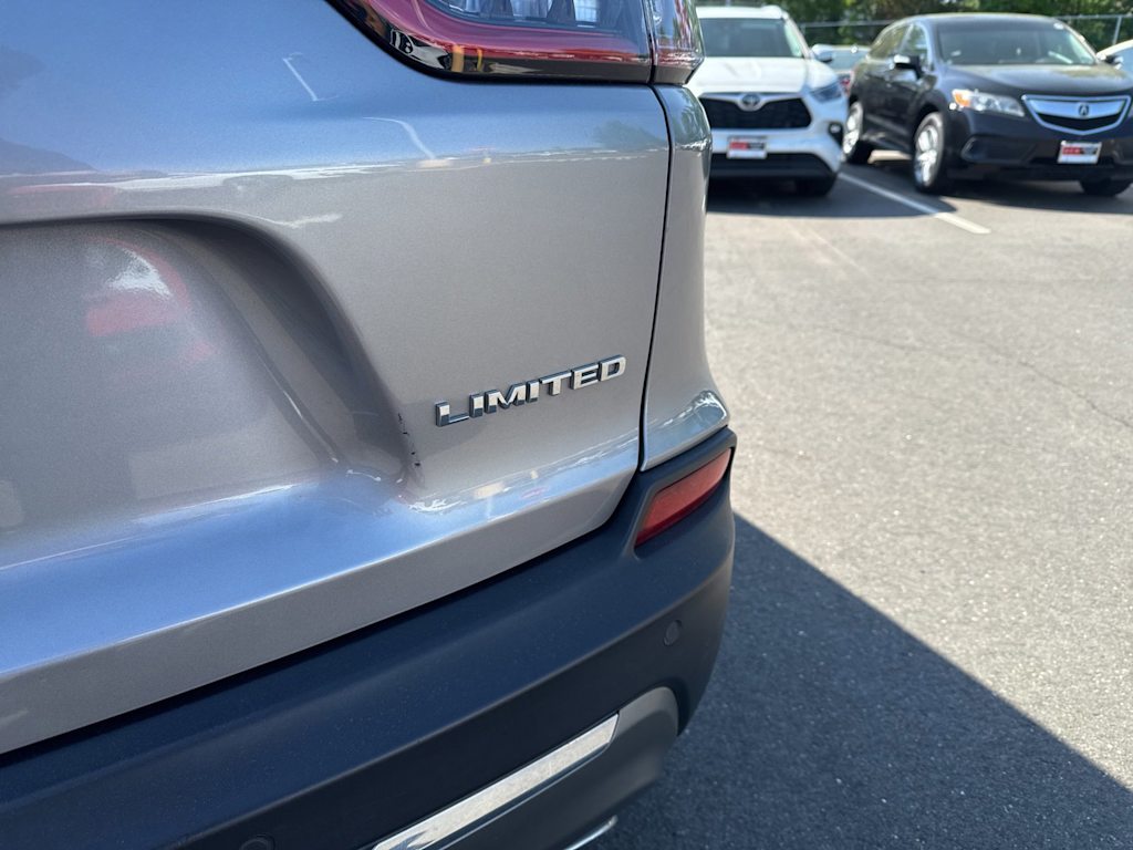 Thumbnail: 2019 Jeep Cherokee - 21