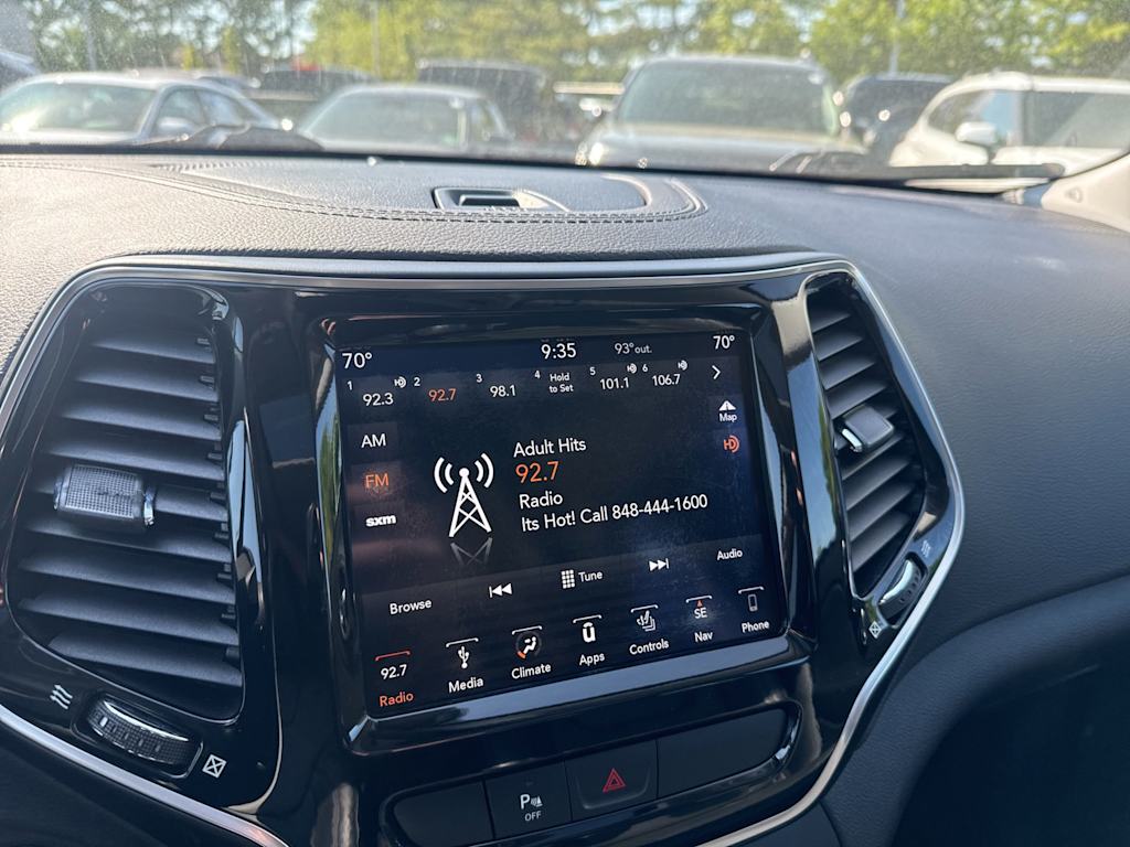 Thumbnail: 2019 Jeep Cherokee - 14