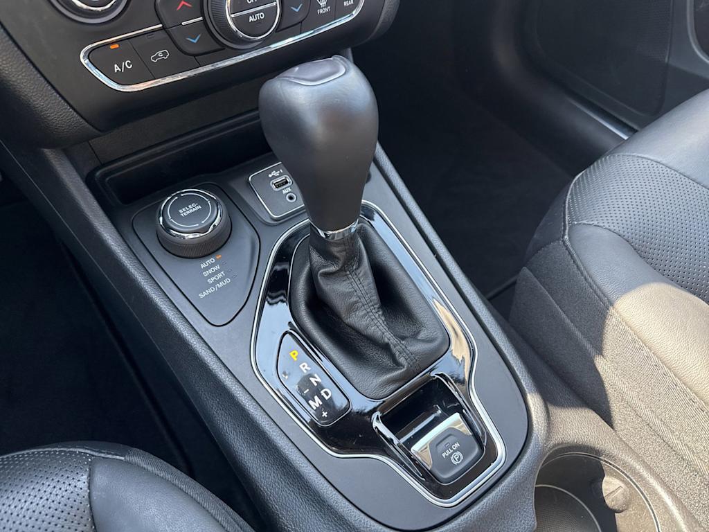 Thumbnail: 2019 Jeep Cherokee - 15
