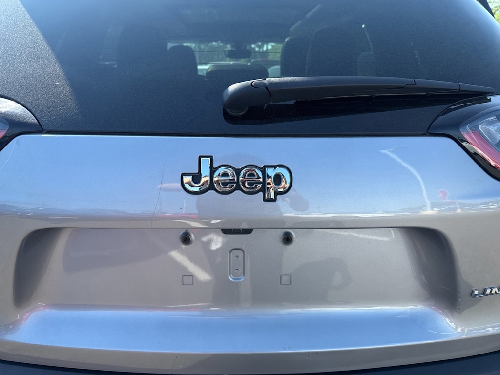 Thumbnail: 2019 Jeep Cherokee - 6