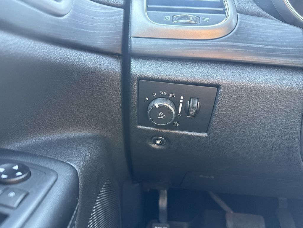 Thumbnail: 2020 Jeep Grand Cherokee - 24