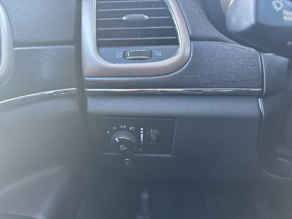 Thumbnail: 2015 Jeep Grand Cherokee - 24