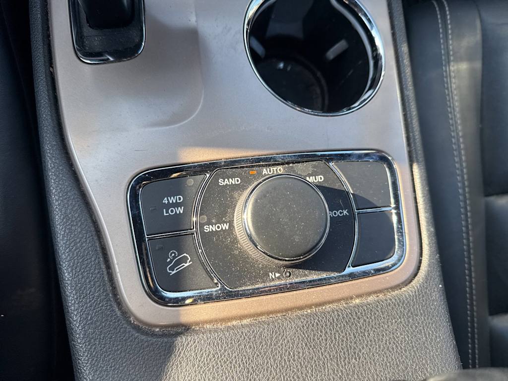 Thumbnail: 2015 Jeep Grand Cherokee - 23