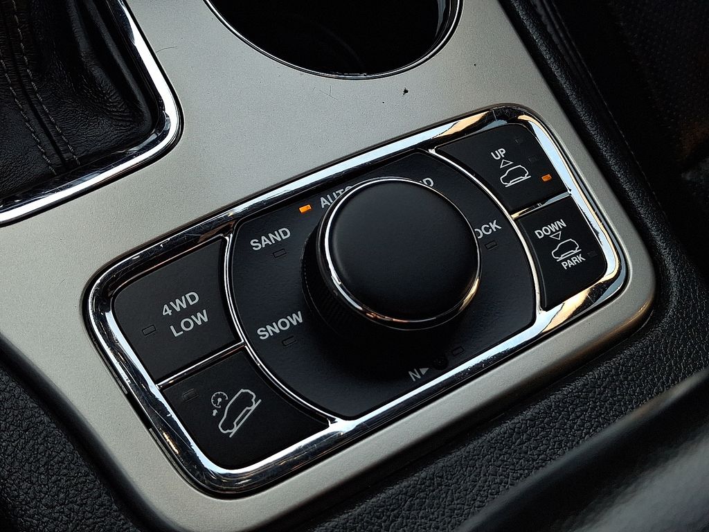 Thumbnail: 2019 Jeep Grand Cherokee - 28