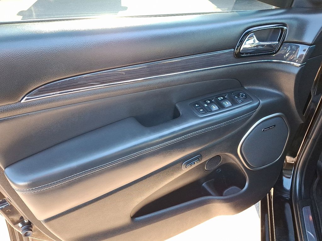 Thumbnail: 2019 Jeep Grand Cherokee - 20