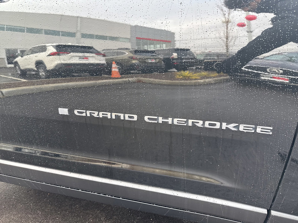 Thumbnail: 2023 Jeep Grand Cherokee - 6