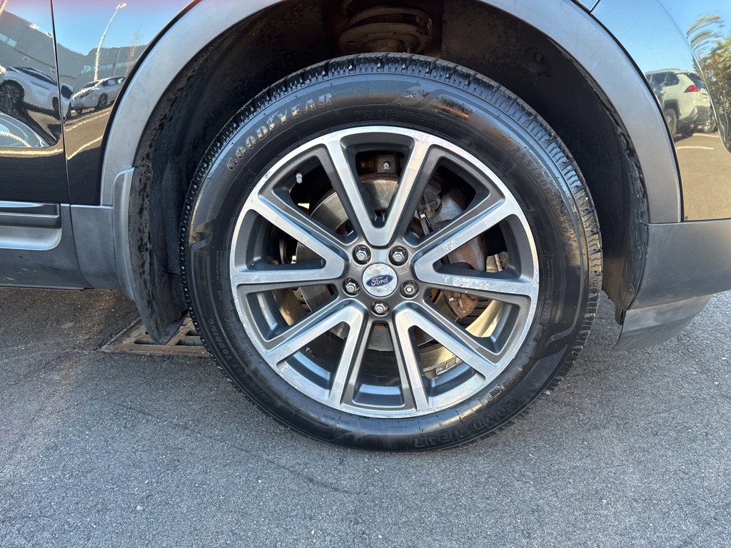 Thumbnail: 2015 Ford Explorer - 7