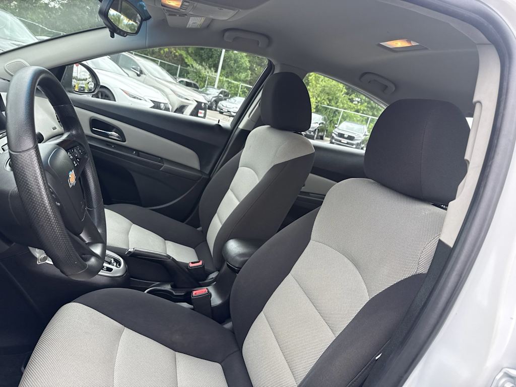 Thumbnail: 2015 Chevrolet Cruze - 8