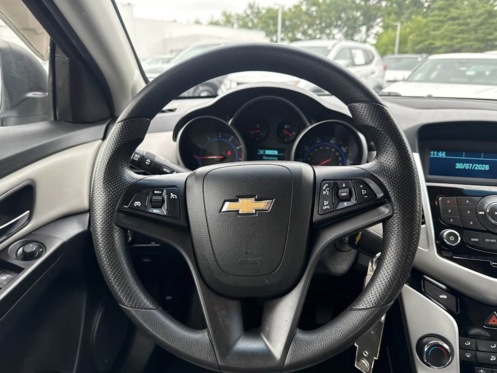 Thumbnail: 2015 Chevrolet Cruze - 11
