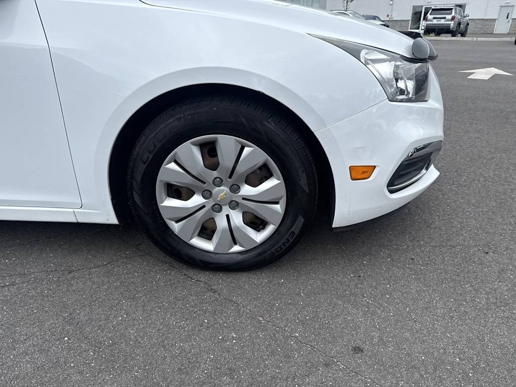 Thumbnail: 2015 Chevrolet Cruze - 6