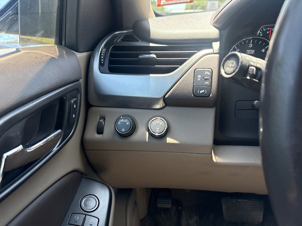 Thumbnail: 2017 Chevrolet Suburban - 24