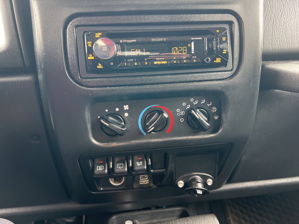 Thumbnail: 2005 Jeep Wrangler - 11