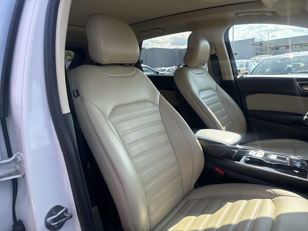 Thumbnail: 2019 Ford Edge - 10