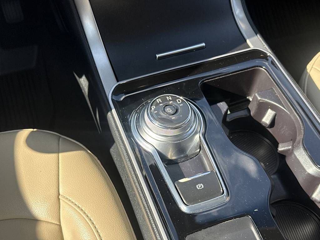 Thumbnail: 2019 Ford Edge - 15