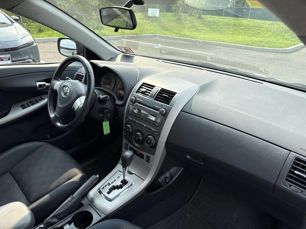 Thumbnail: 2010 Toyota Corolla - 8