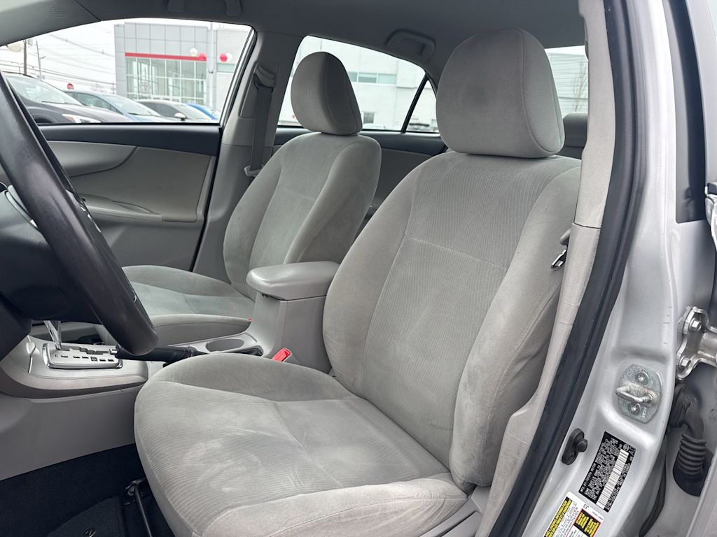 Thumbnail: 2013 Toyota Corolla - 9