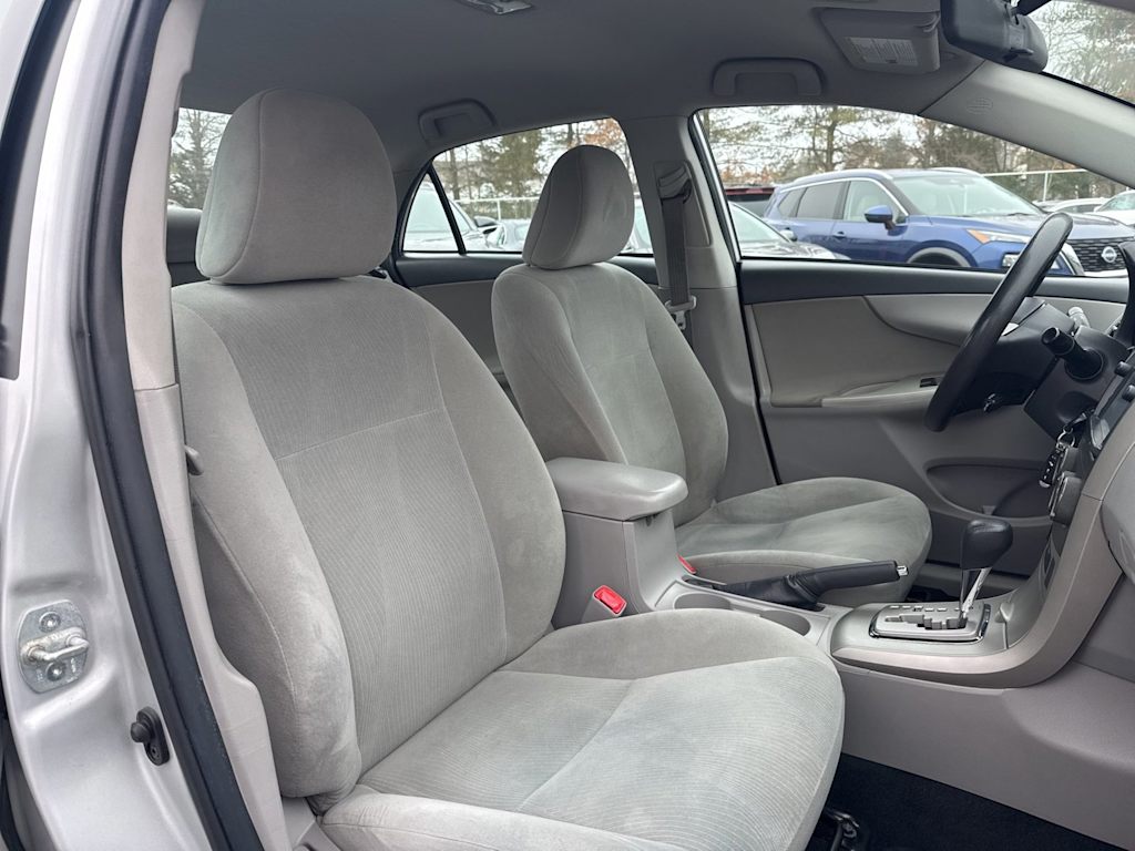 Thumbnail: 2013 Toyota Corolla - 10