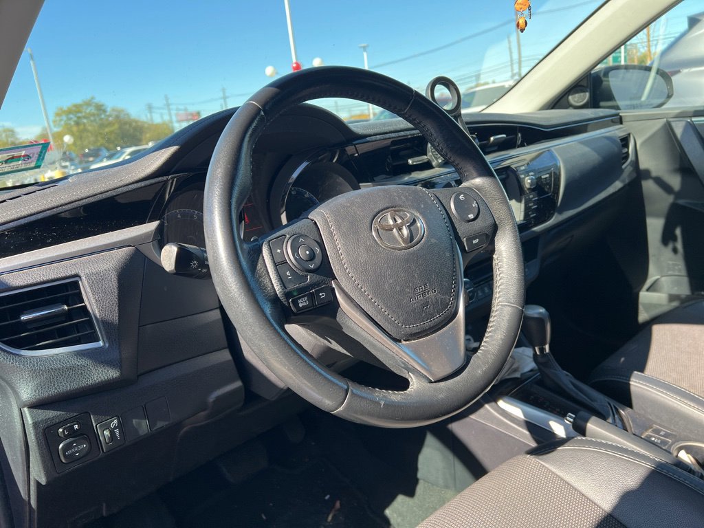 Thumbnail: 2015 Toyota Corolla - 2