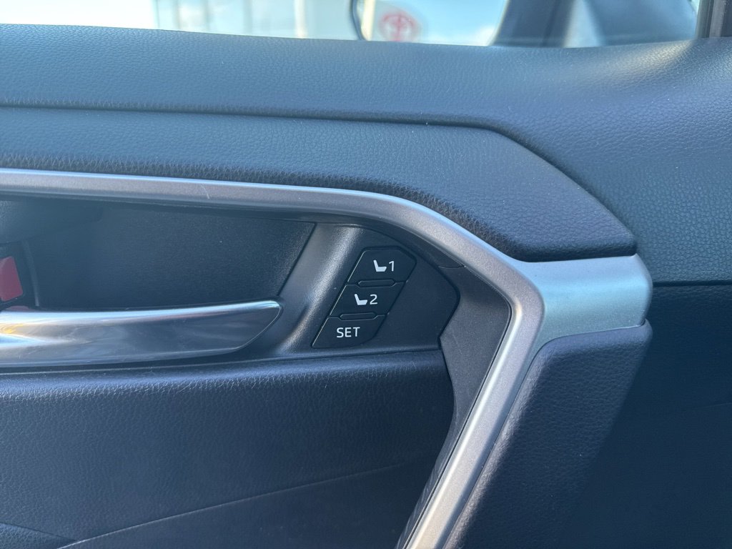 Thumbnail: 2020 Toyota RAV4 - 9