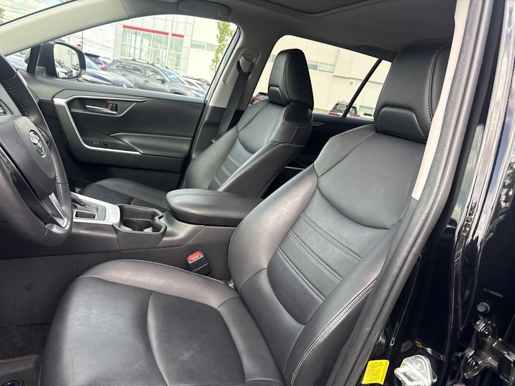 Thumbnail: 2021 Toyota RAV4 - 9