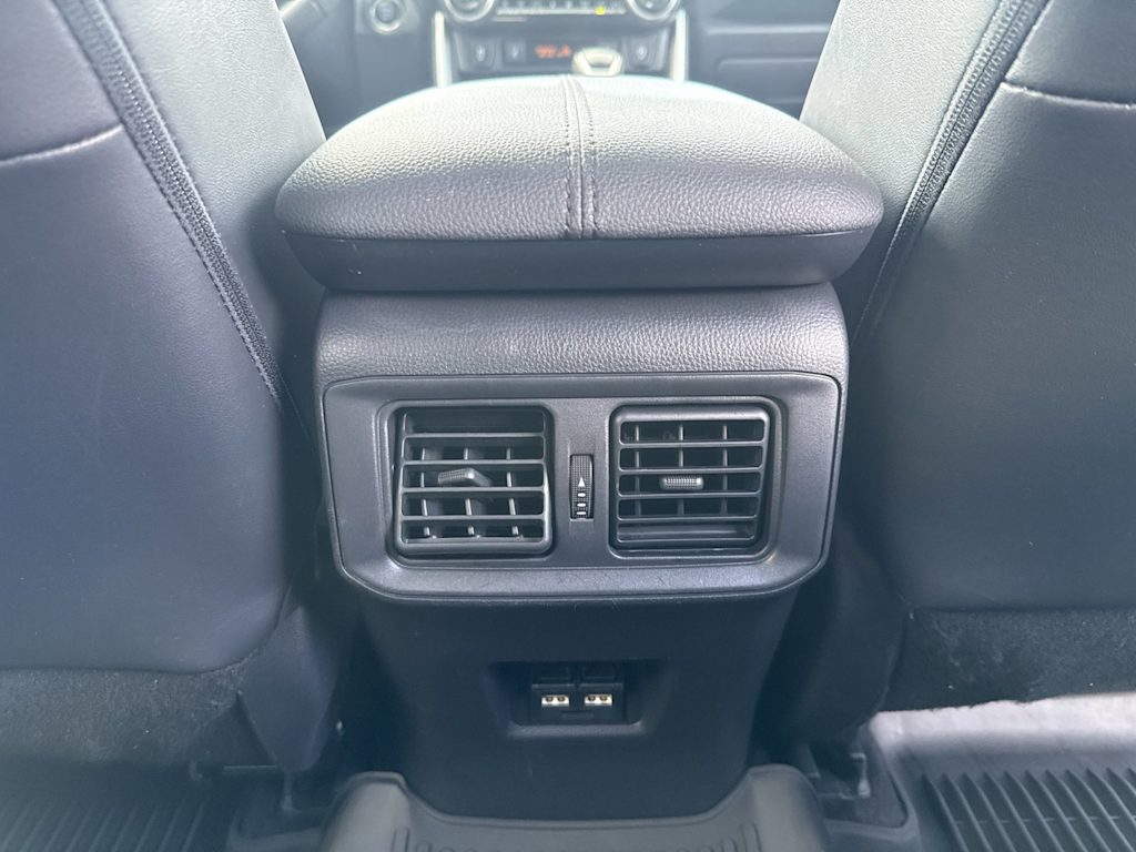 Thumbnail: 2021 Toyota RAV4 - 23