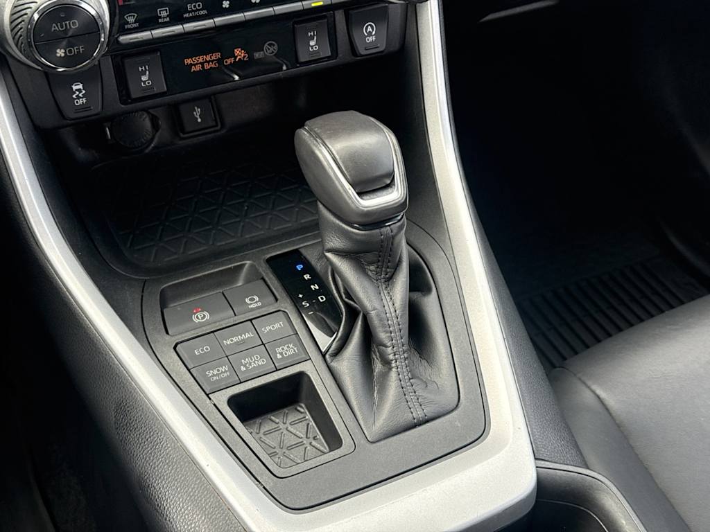 Thumbnail: 2021 Toyota RAV4 - 15