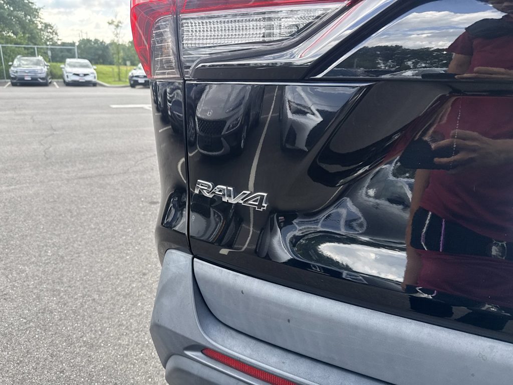 Thumbnail: 2021 Toyota RAV4 - 6