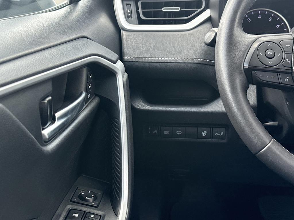Thumbnail: 2021 Toyota RAV4 - 22