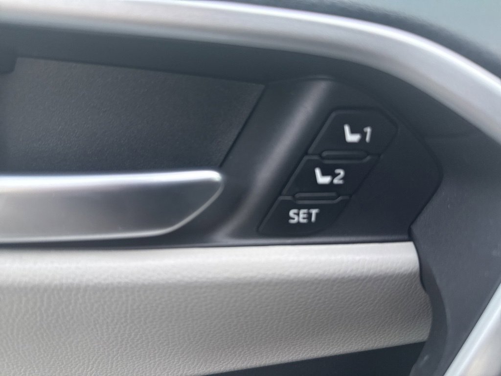 Thumbnail: 2025 Toyota RAV4 - 12