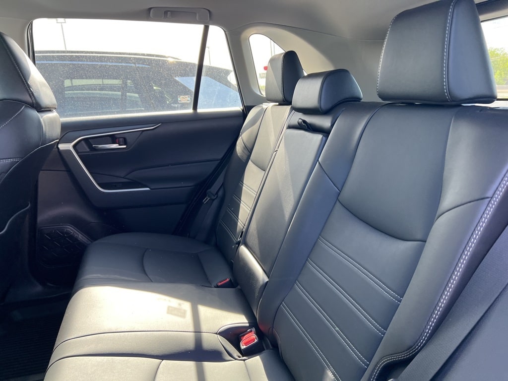 2023 Toyota RAV4 XLE Premium 8