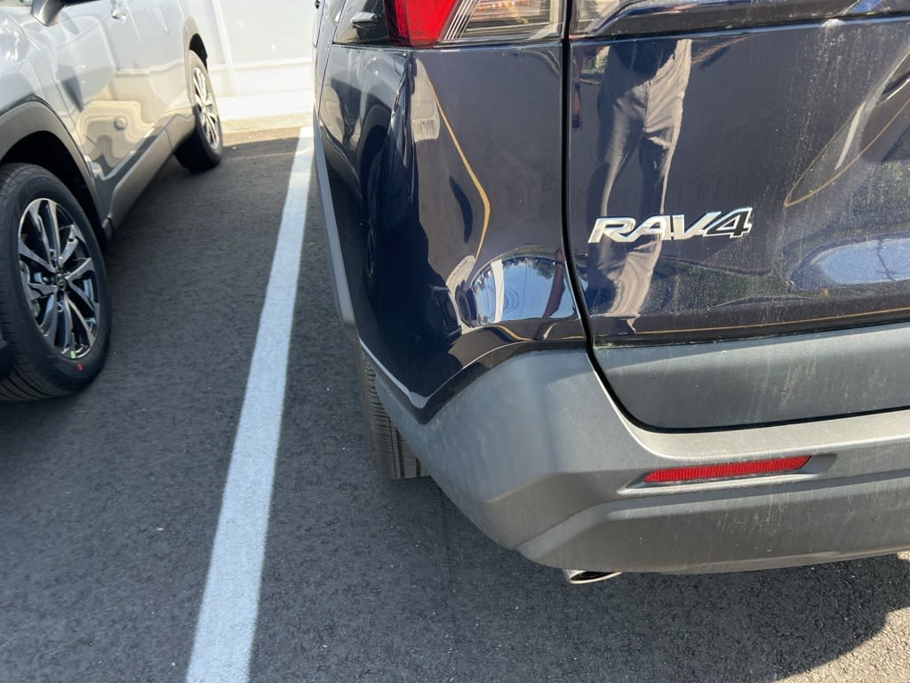 2023 Toyota RAV4 XLE Premium 17