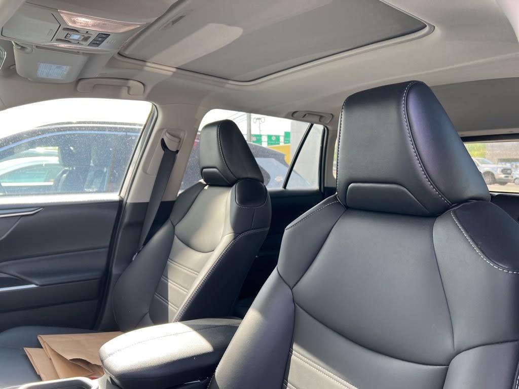 2023 Toyota RAV4 XLE Premium 6