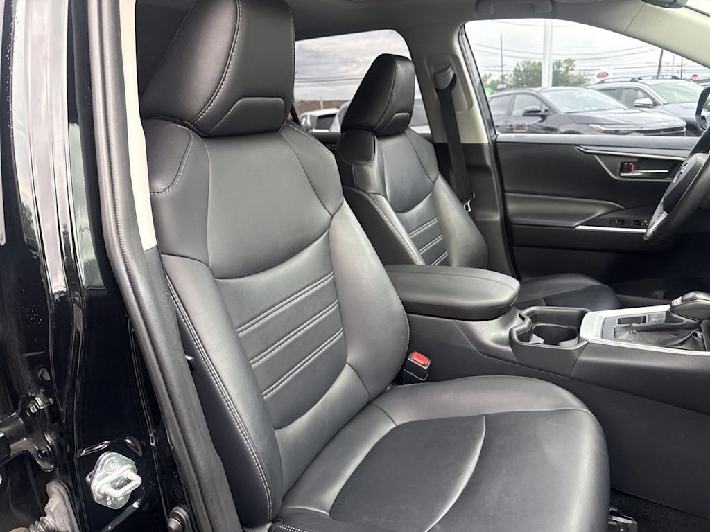 Thumbnail: 2019 Toyota RAV4 - 10