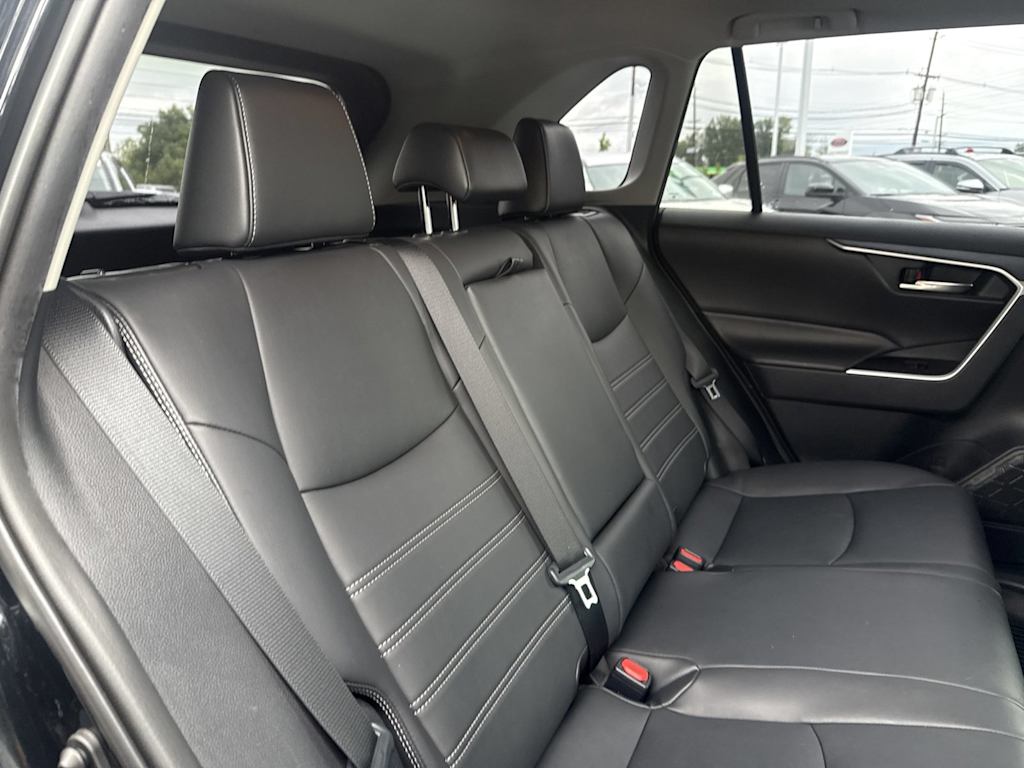 Thumbnail: 2019 Toyota RAV4 - 20