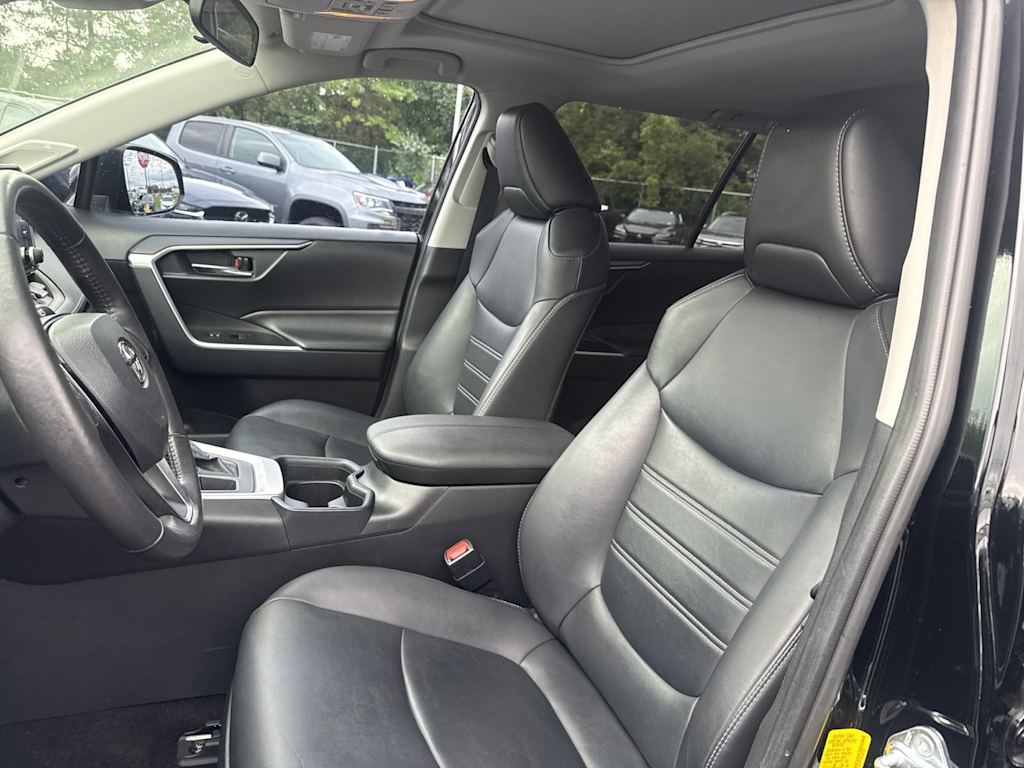 Thumbnail: 2019 Toyota RAV4 - 9