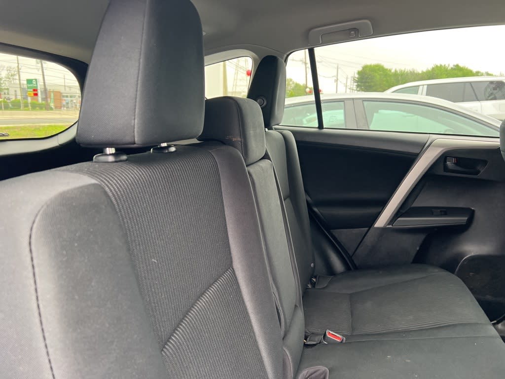 2017 Toyota RAV4 LE 14