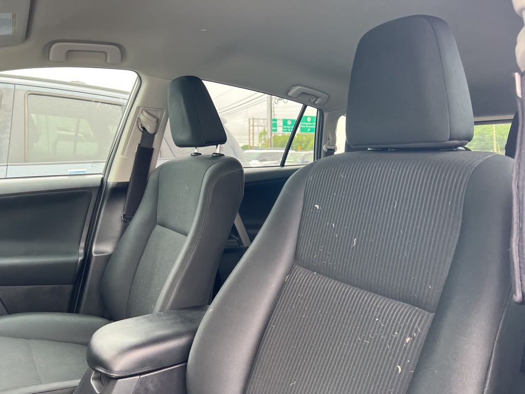 2017 Toyota RAV4 LE 6