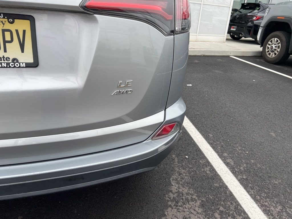 2017 Toyota RAV4 LE 18
