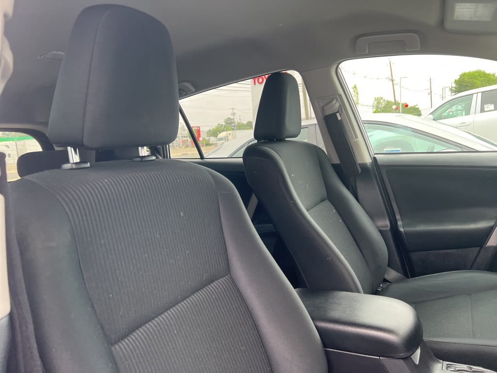 2017 Toyota RAV4 LE 7