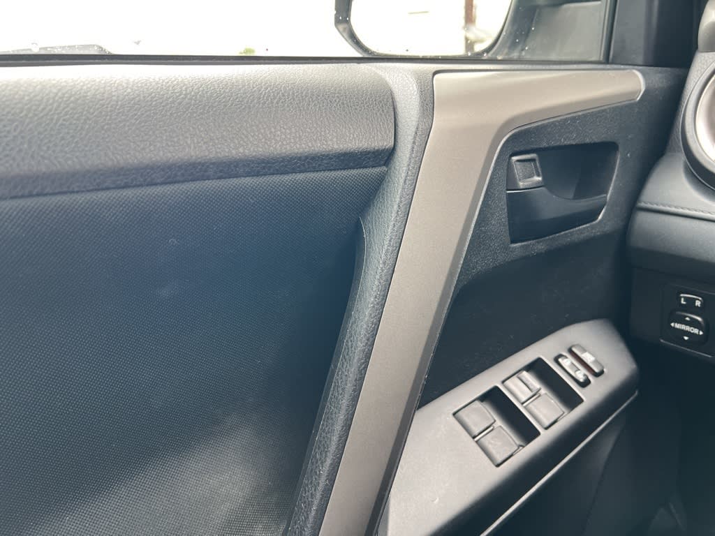 2017 Toyota RAV4 LE 17