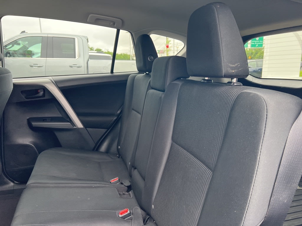 2017 Toyota RAV4 LE 8