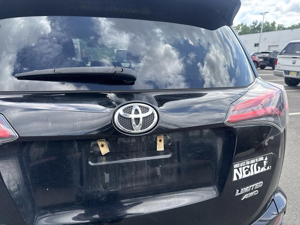 Thumbnail: 2018 Toyota RAV4 - 6